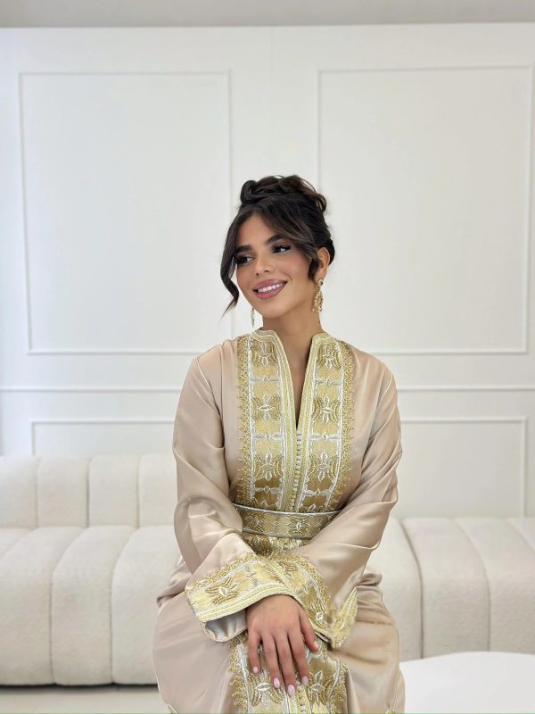Darine Beige Kaftan – Robe marocaine artisanale