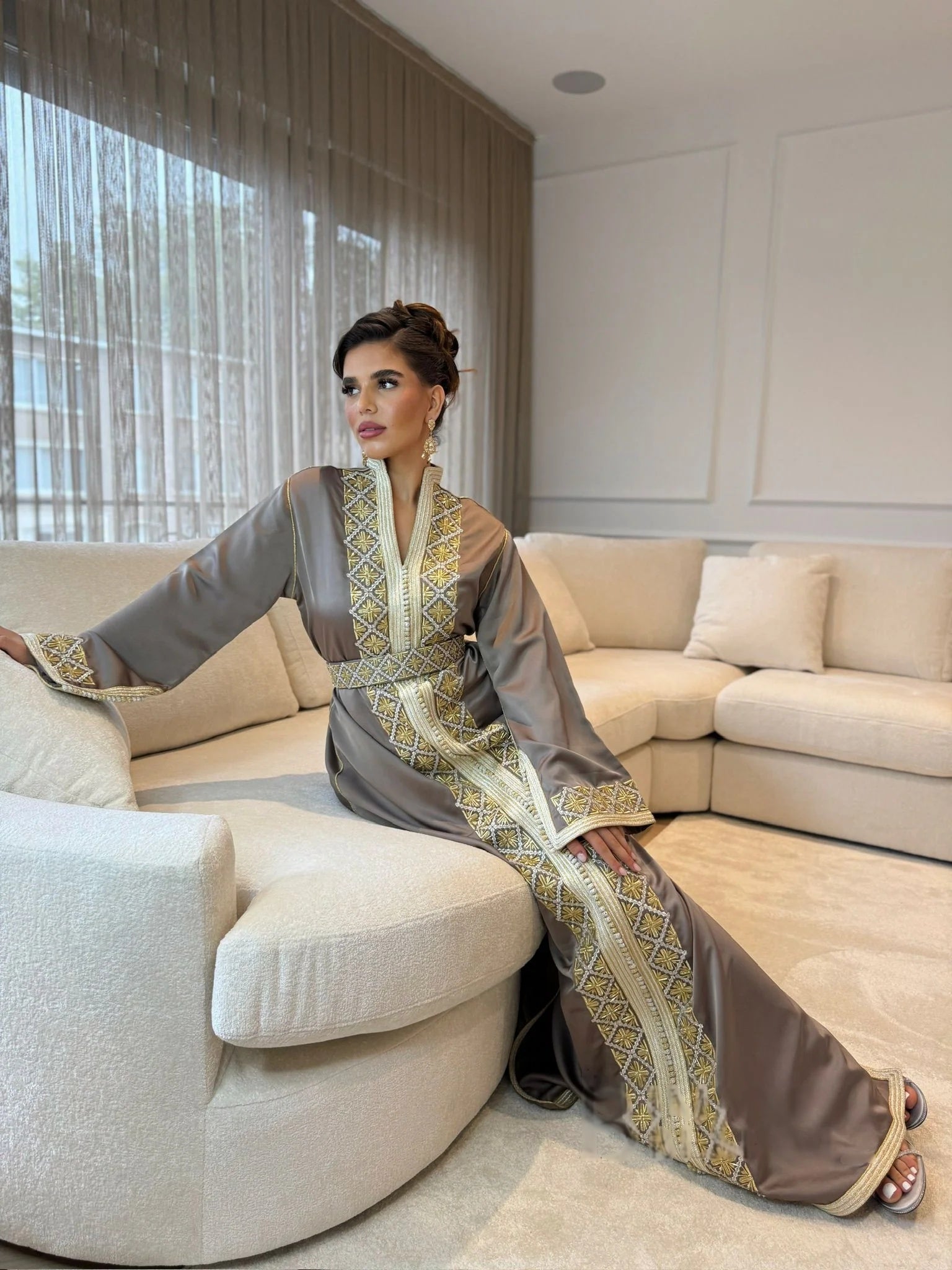 Boutaina Gris Kaftan – Robe marocaine artisanale