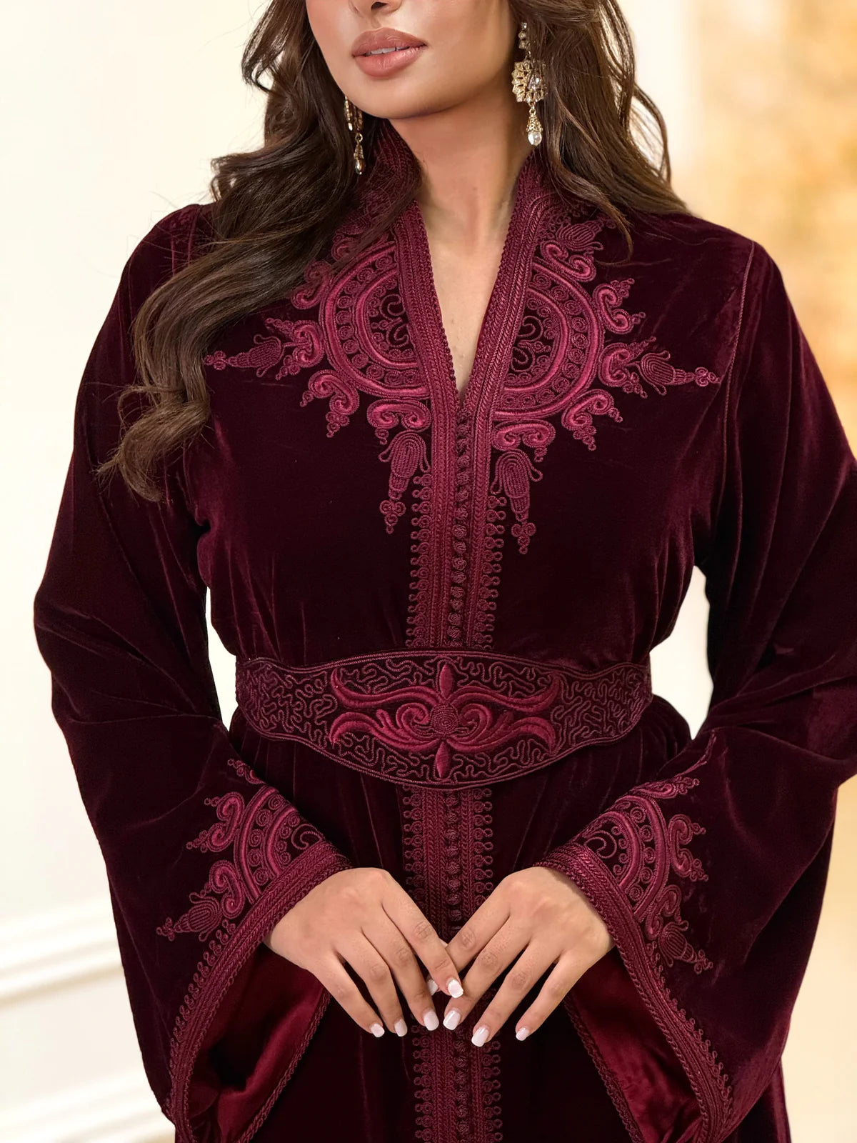 Insaf Bordeaux Kaftan – Robe marocaine artisanale – vue produit 10