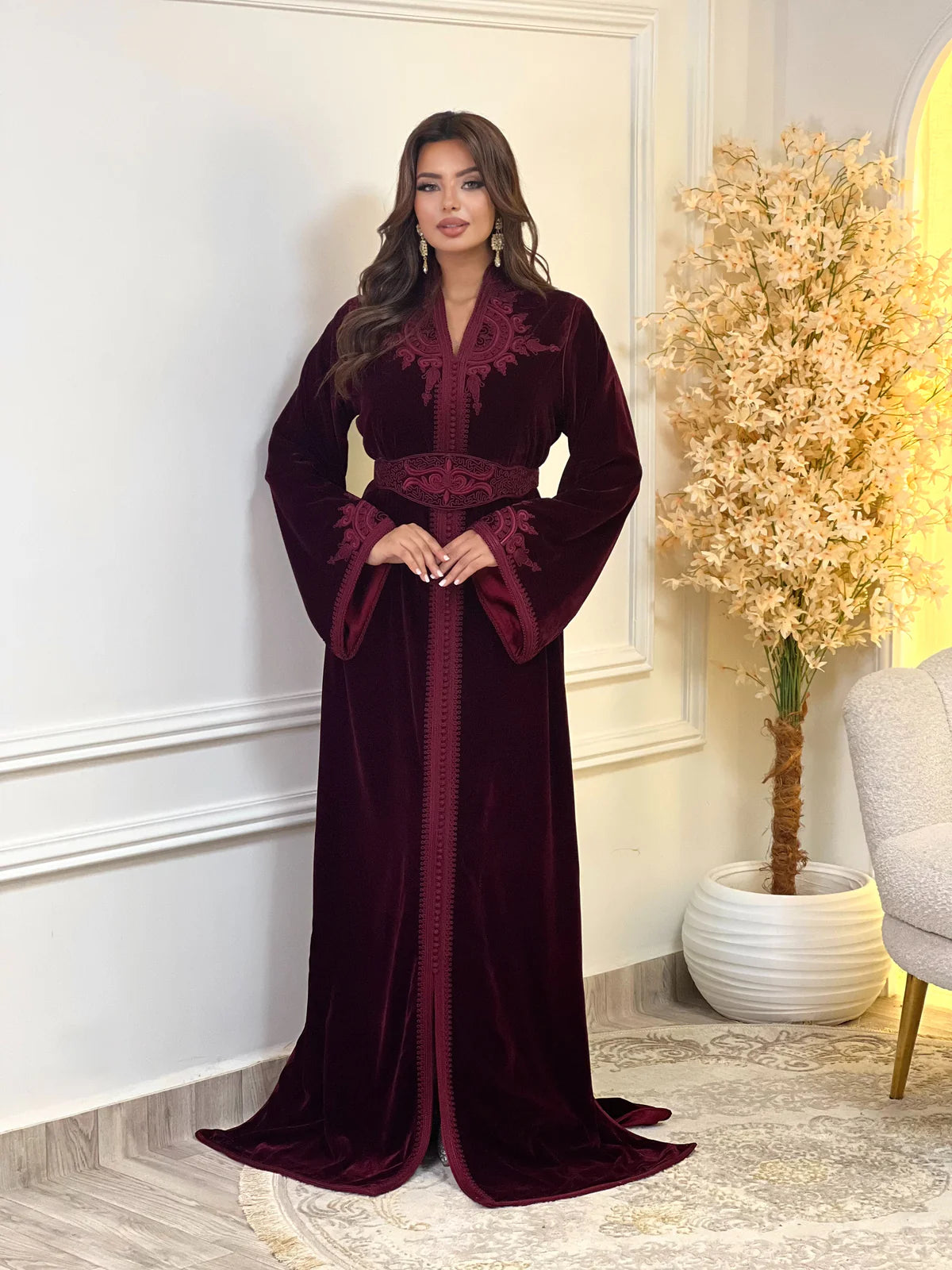 Insaf Bordeaux Kaftan – Robe marocaine artisanale – vue produit 5
