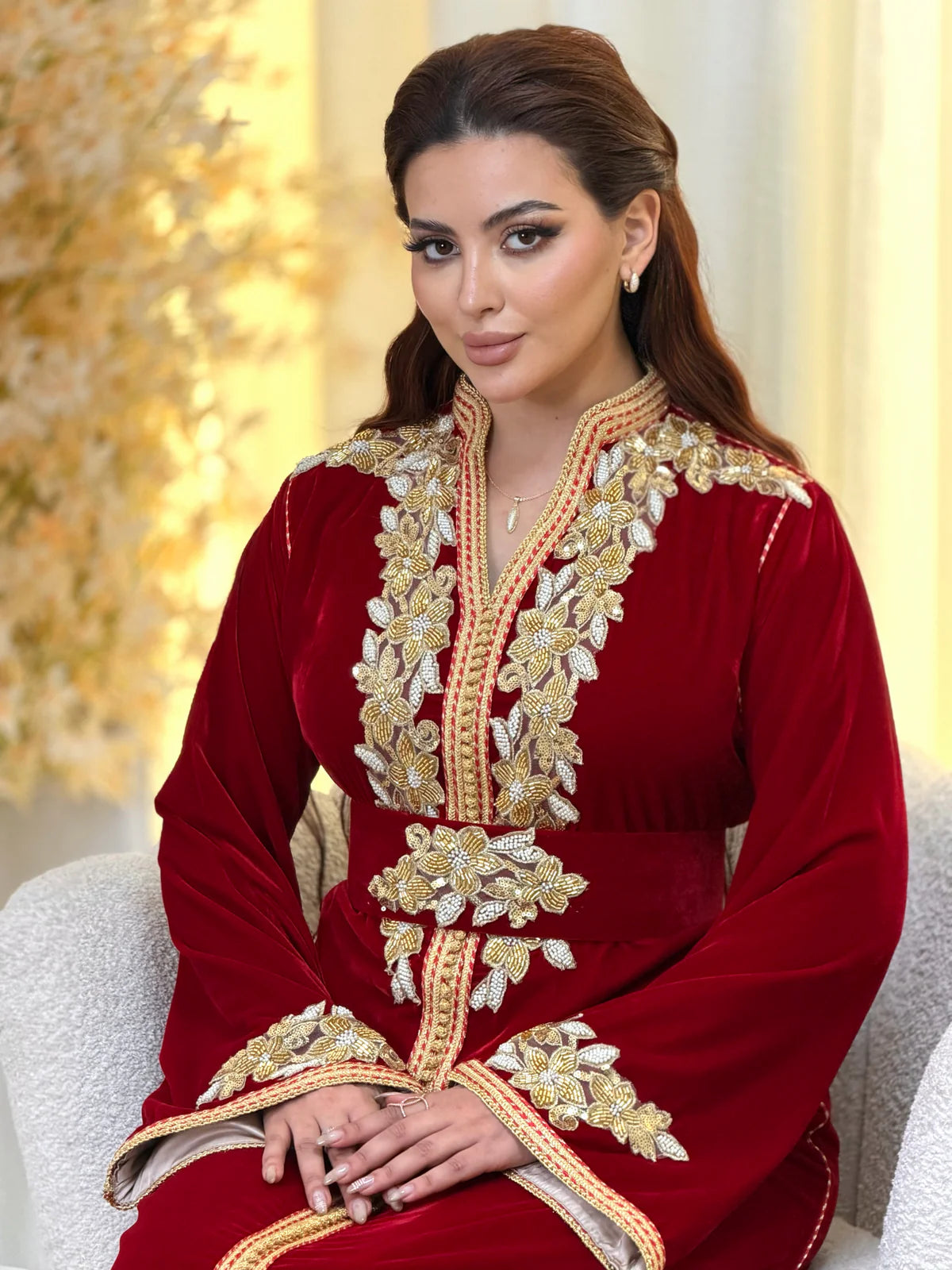Najia Rouge Kaftan – Perlage de perles dorées, fait main – vue produit 9