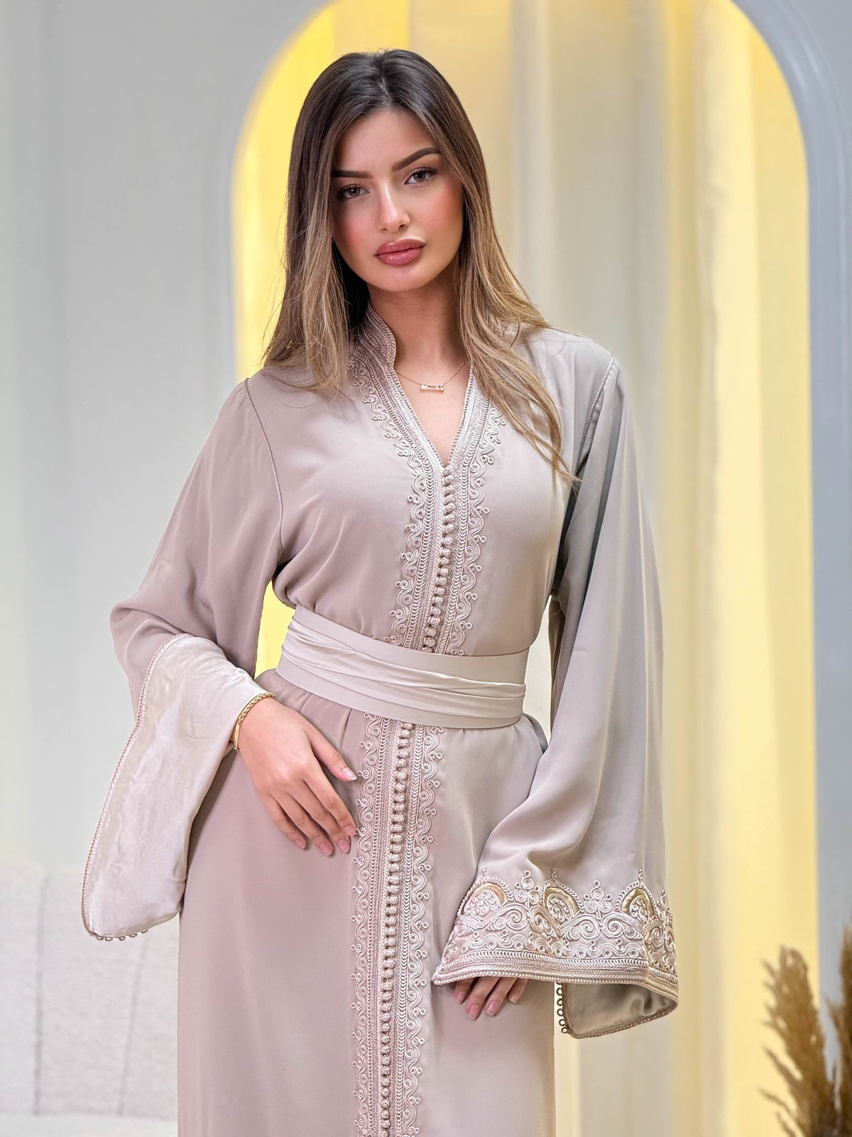 Sajida Beige Kaftan – Robe marocaine artisanale – vue produit 6