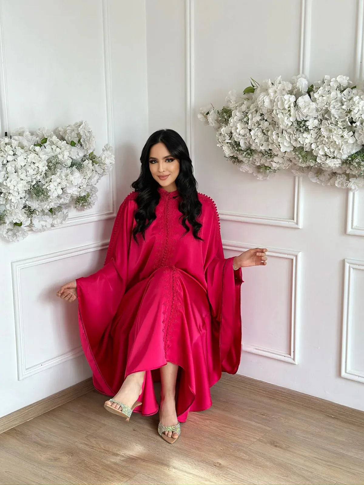 Kaltoum Rose Abaya – Robe marocaine élégante d'intérieur