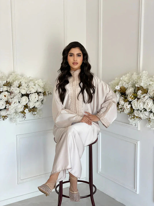 Kaoutar Gris Abaya – Robe marocaine élégante d'intérieur – vue produit 2