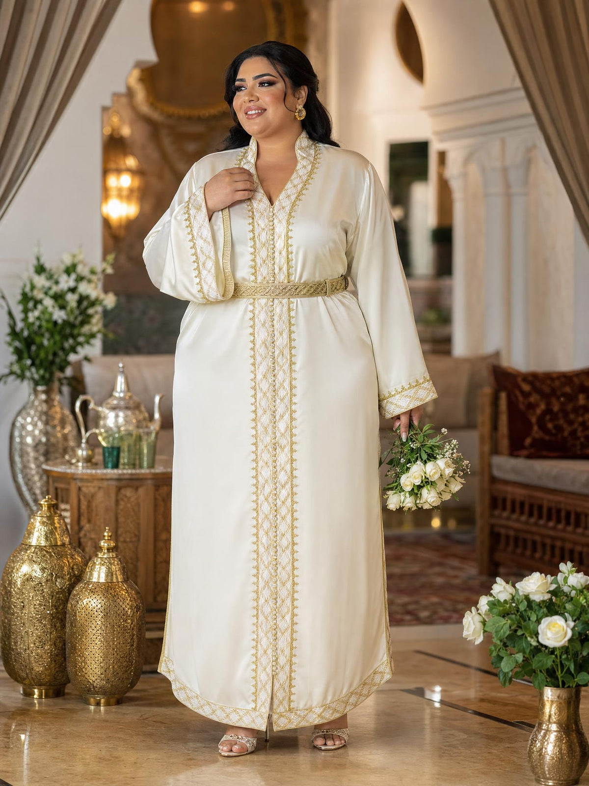 Baraa Blanc Kaftan – Robe marocaine artisanale \u2014 plus-size model