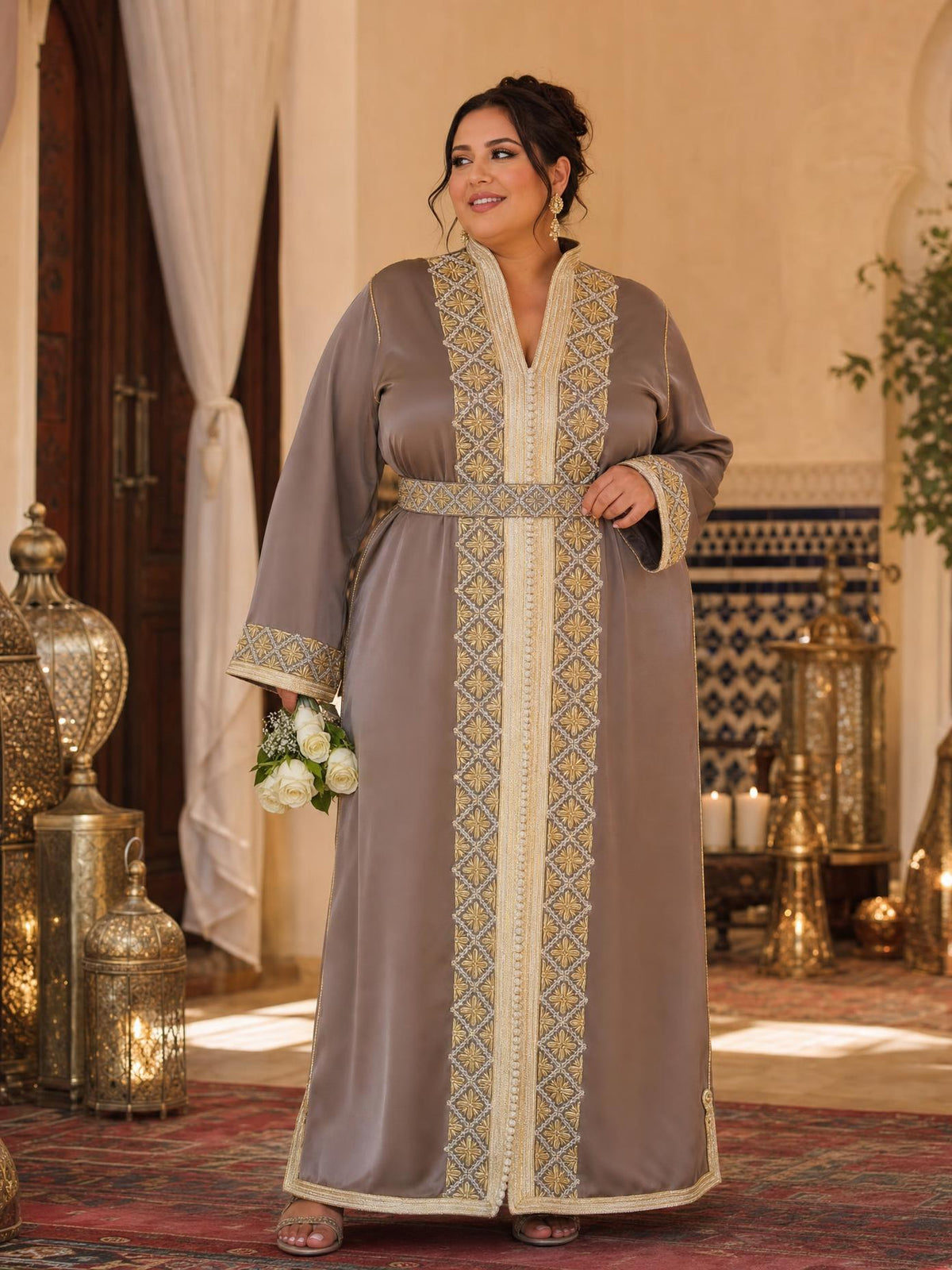 Boutaina Gris Kaftan – Robe marocaine artisanale \u2014 plus-size model