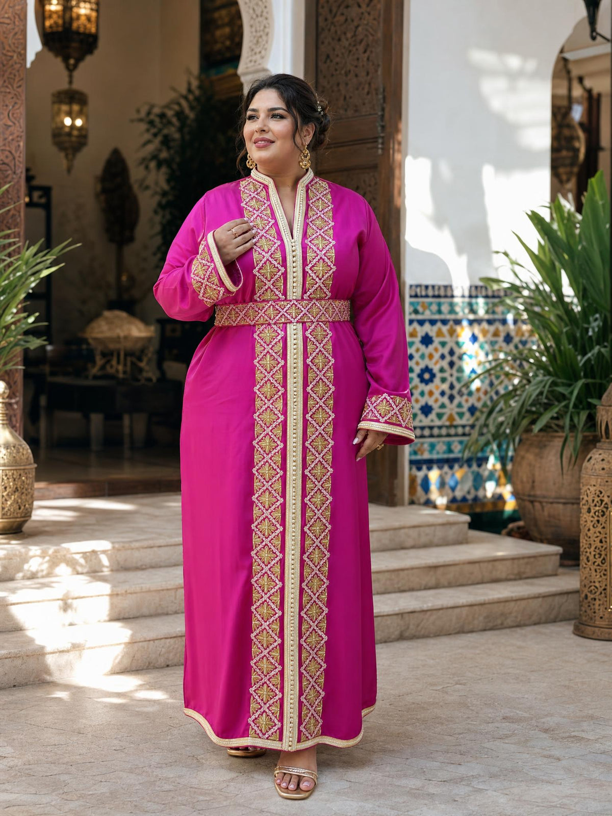 Dounia Rose Kaftan – Robe marocaine artisanale \u2014 plus-size model