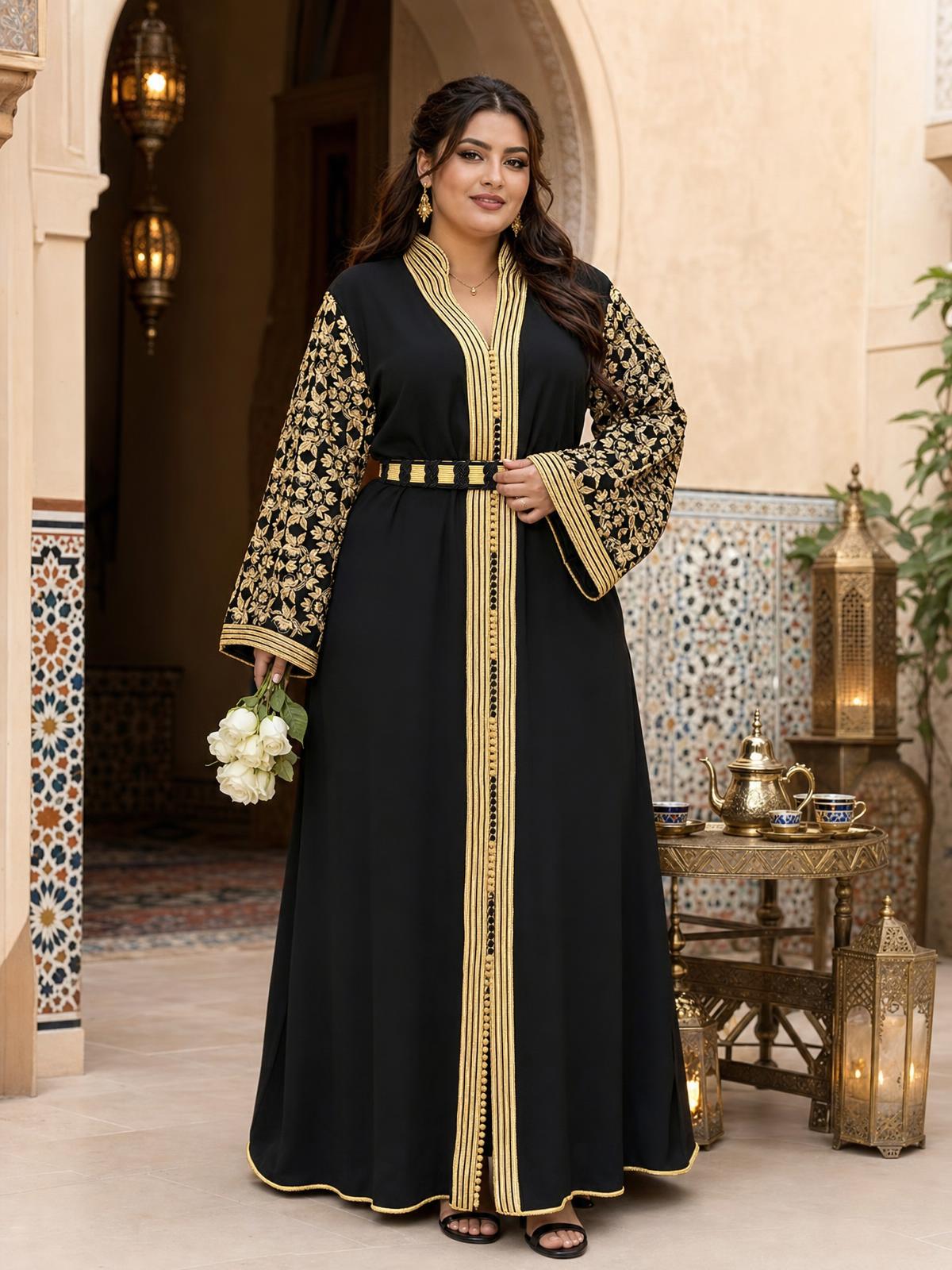 Fajr Noir Kaftan – Robe marocaine artisanale \u2014 plus-size model