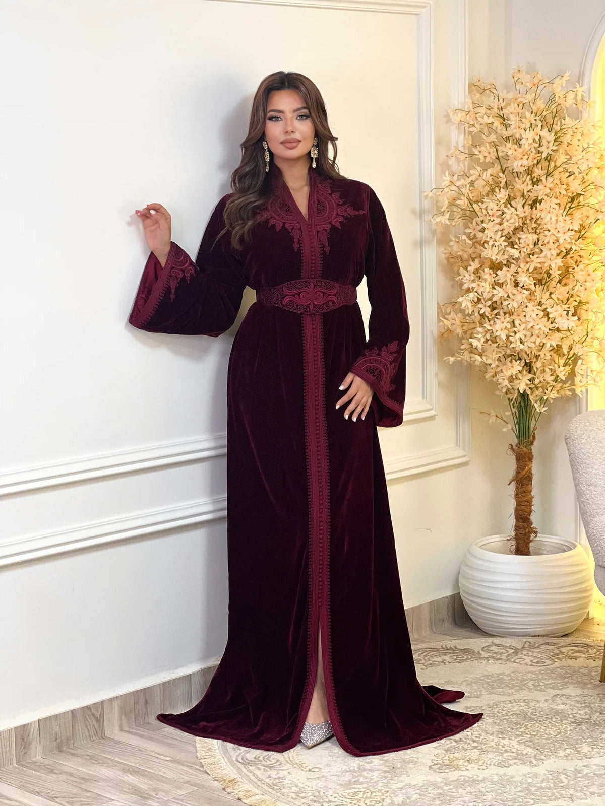 Insaf Bordeaux Kaftan – Robe marocaine artisanale – vue produit 3