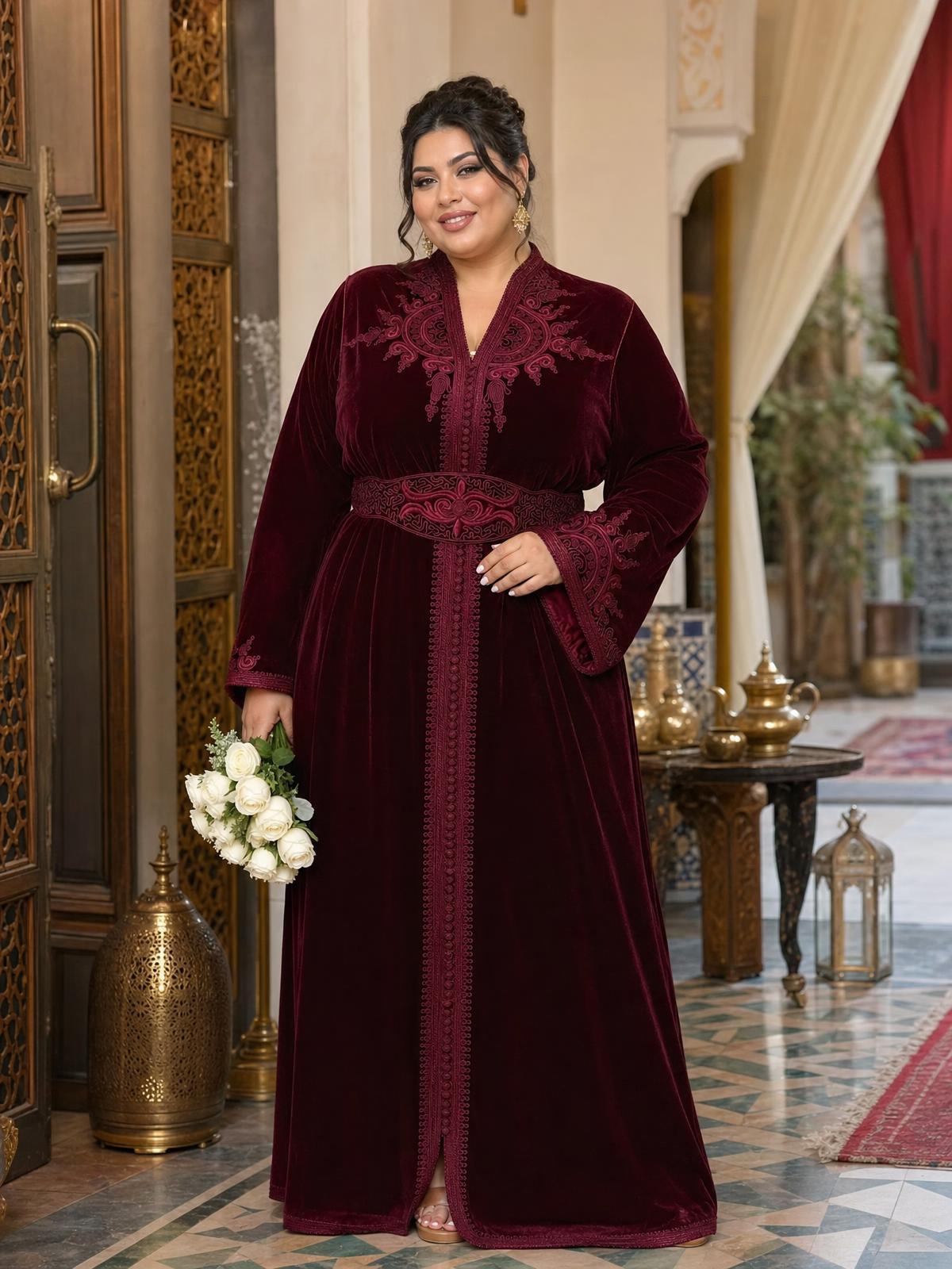 Insaf Bordeaux Kaftan – Robe marocaine artisanale \u2014 plus-size model