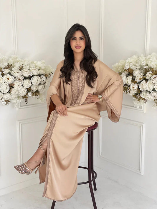 Nirmine Abaya – Robe marocaine élégante d'intérieur – vue produit 2