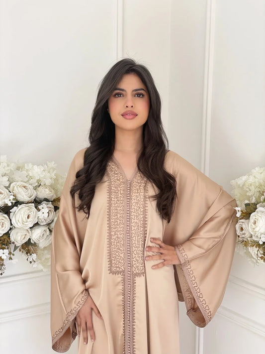Nirmine Abaya – Robe marocaine élégante d'intérieur