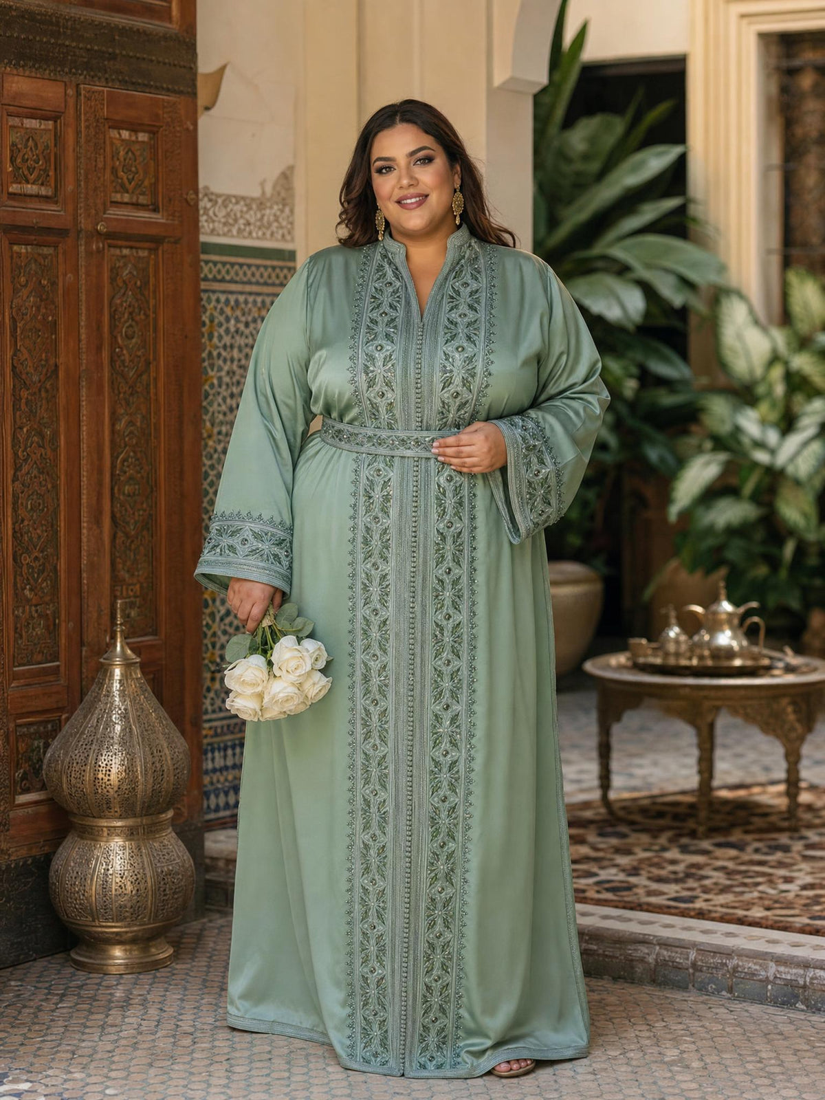 Malak Vert Kaftan – Robe marocaine artisanale \u2014 plus-size model