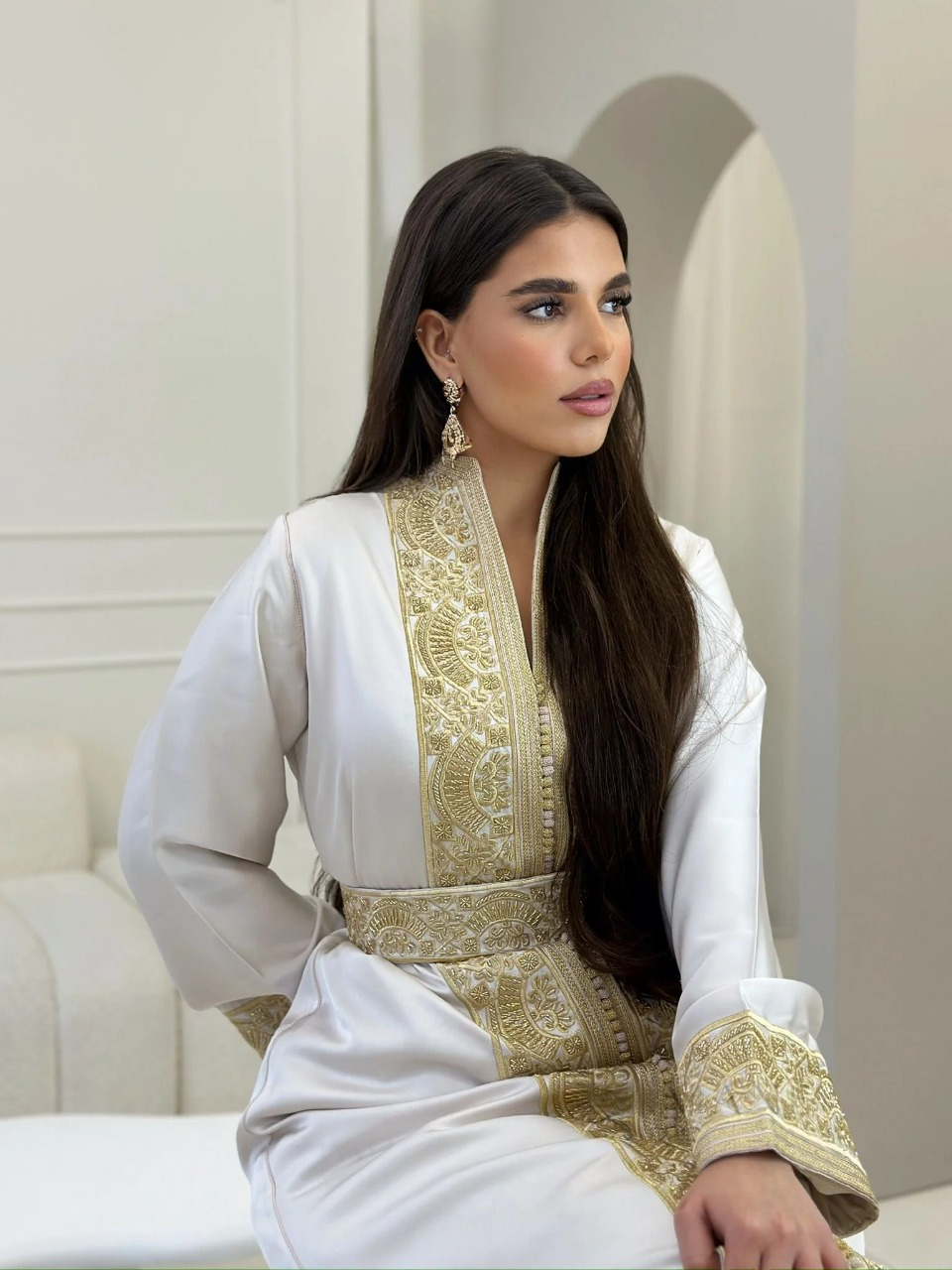 Nadia Blanc Kaftan – Robe marocaine artisanale – vue produit 3