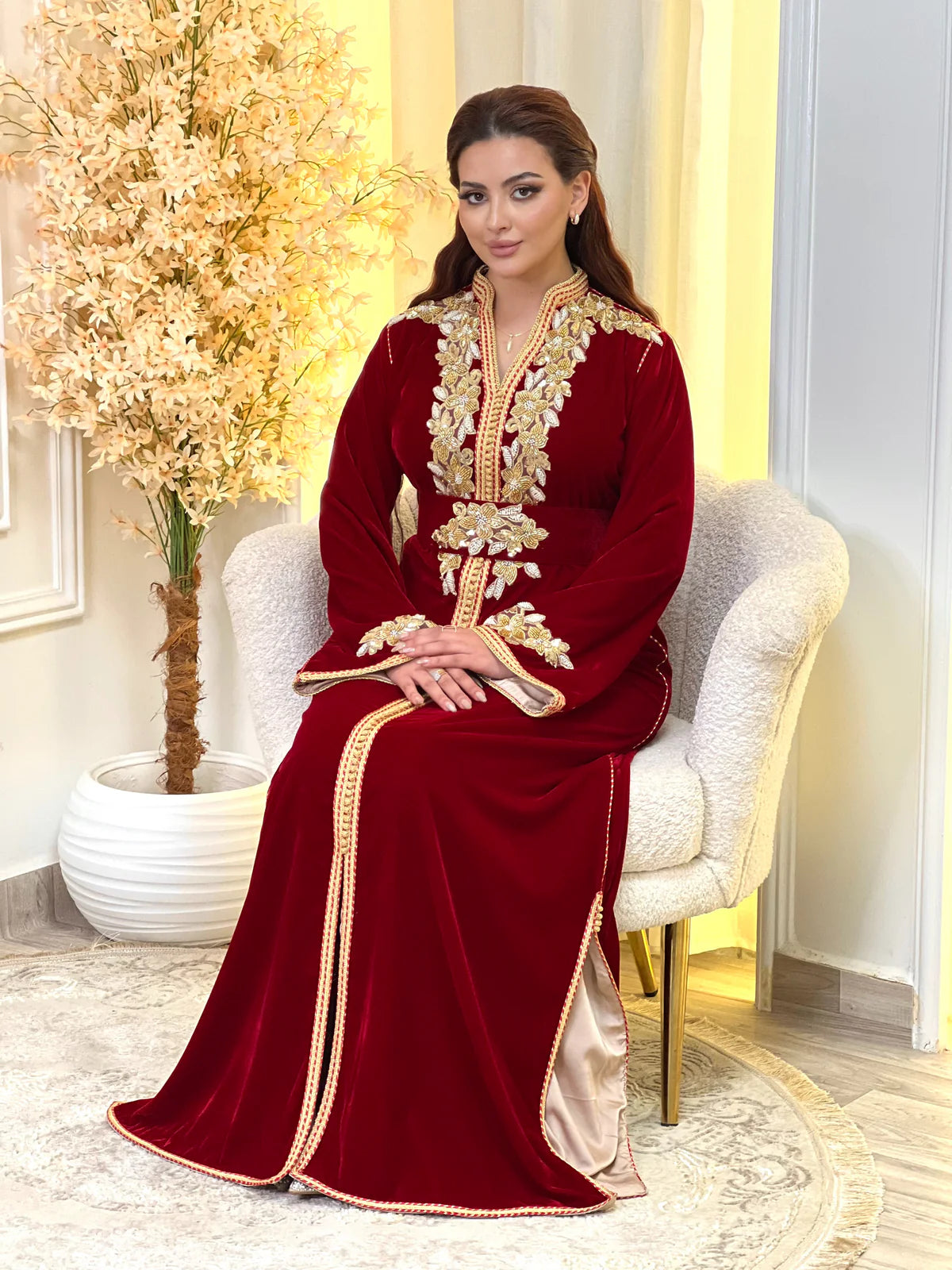 Najia Rouge Kaftan – Perlage de perles dorées, fait main – vue produit 8