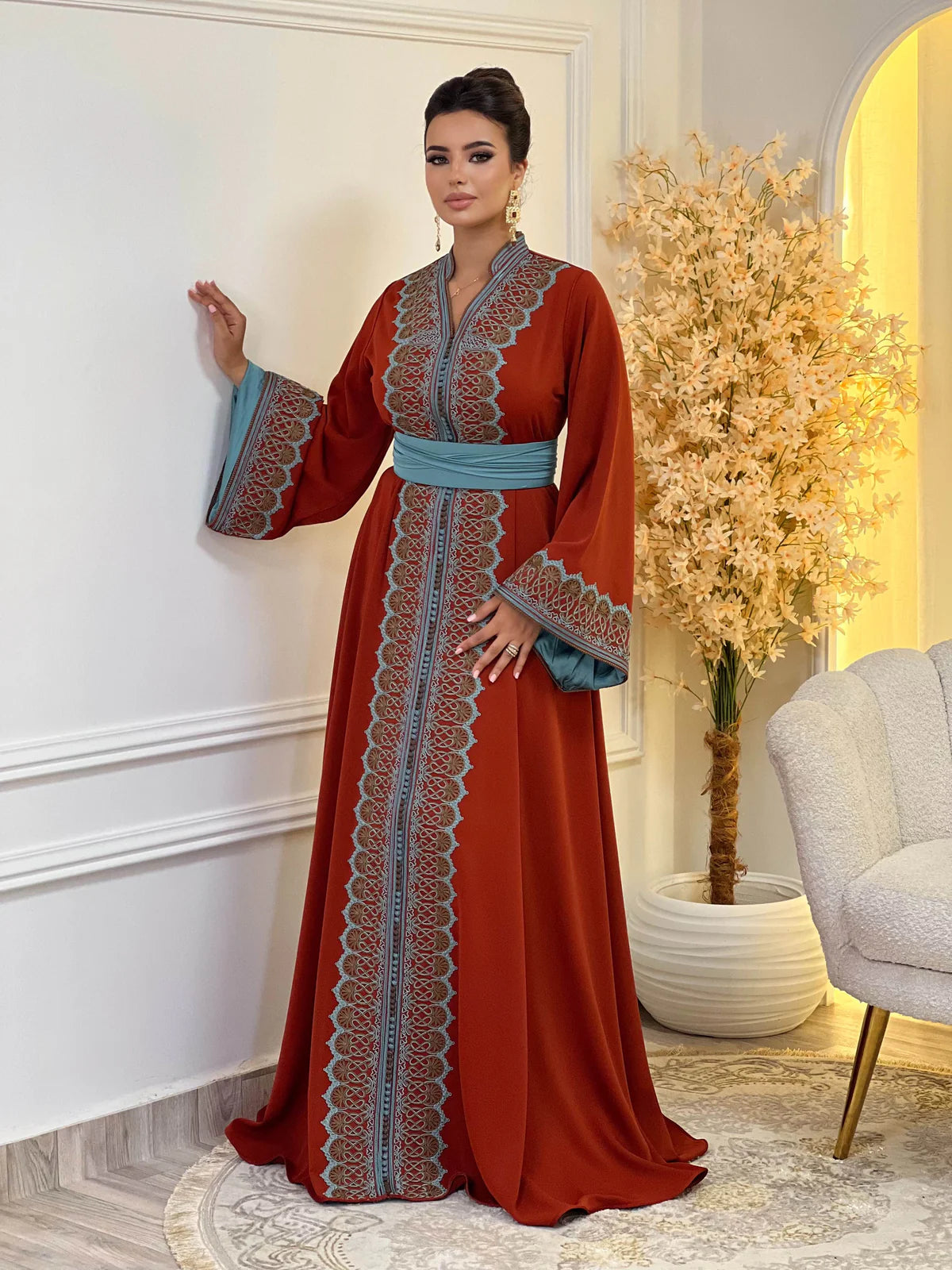 Rawia Rouge Kaftan – Robe marocaine artisanale – vue produit 3