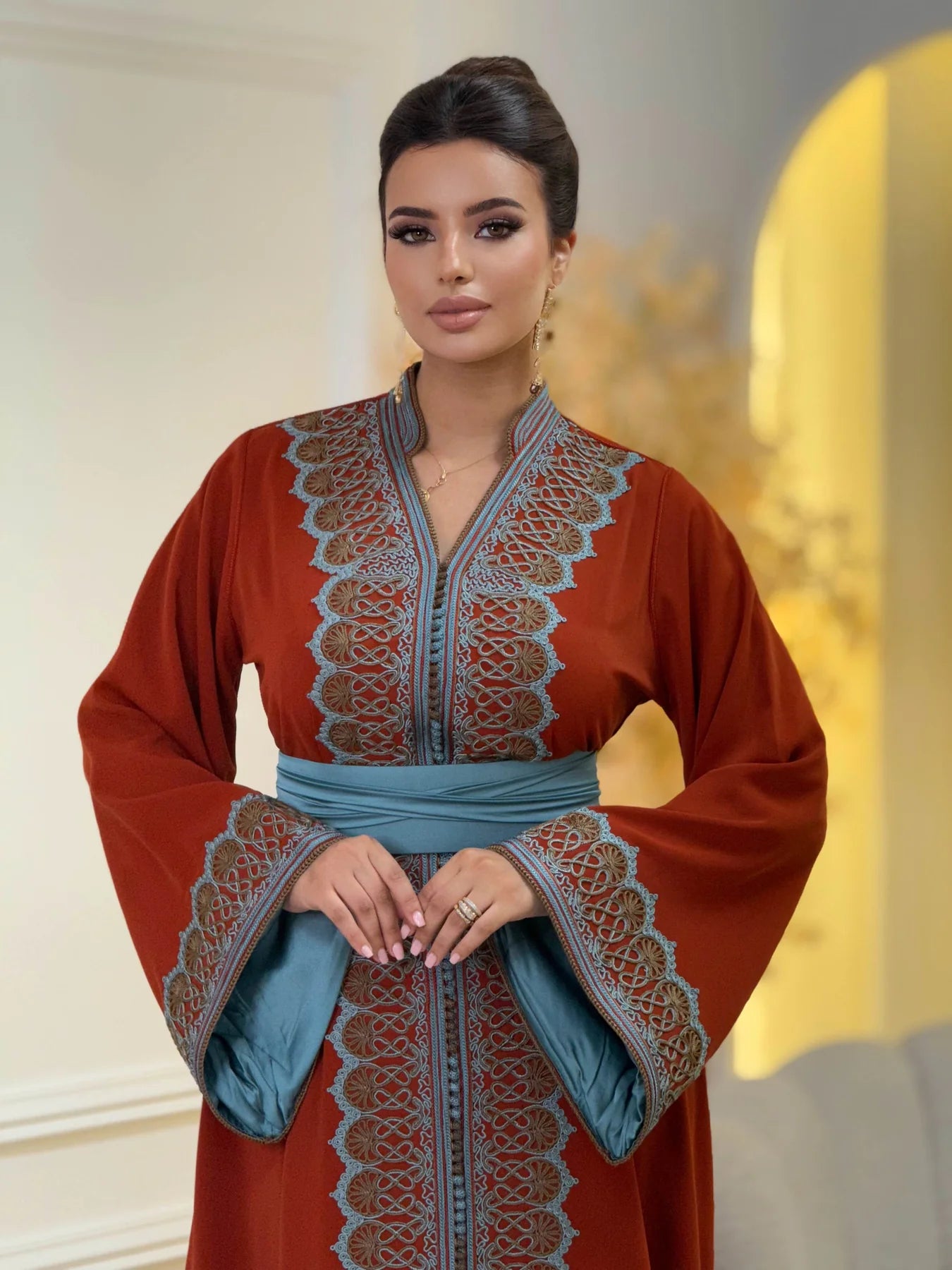 Rawia Rouge Kaftan – Robe marocaine artisanale – vue produit 5