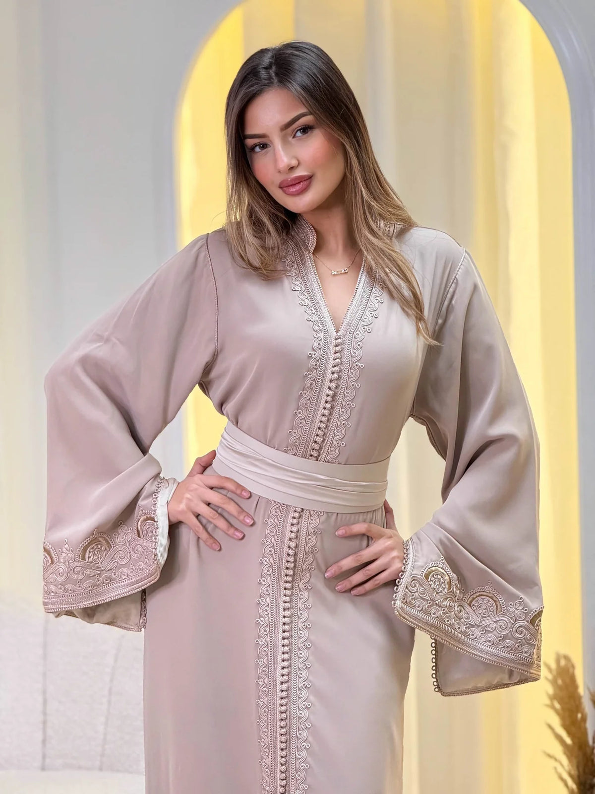 Sajida Beige Kaftan – Robe marocaine artisanale – vue produit 5