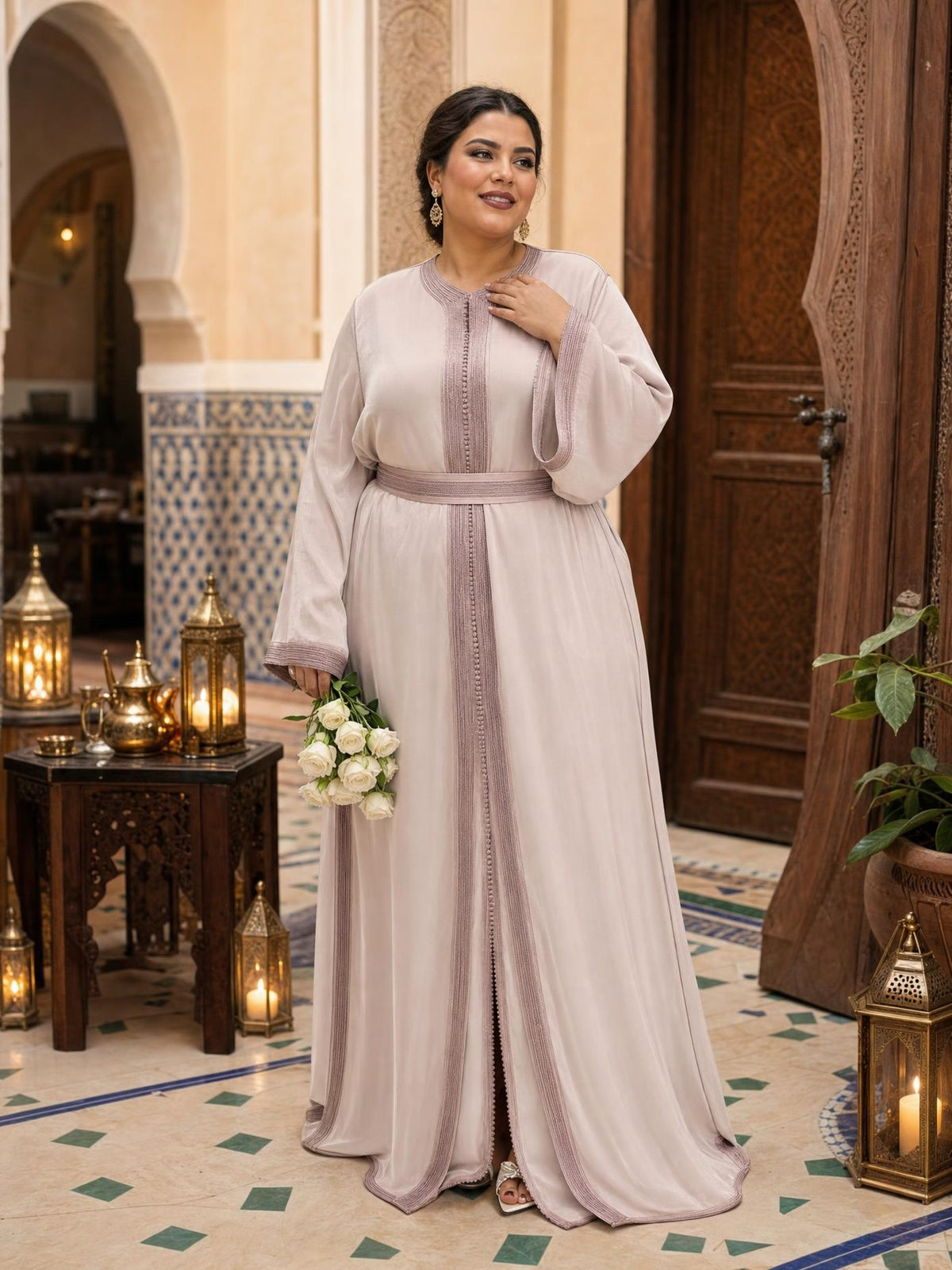 Sawsan Beige Takchita – Robe marocaine deux pièces \u2014 plus-size model
