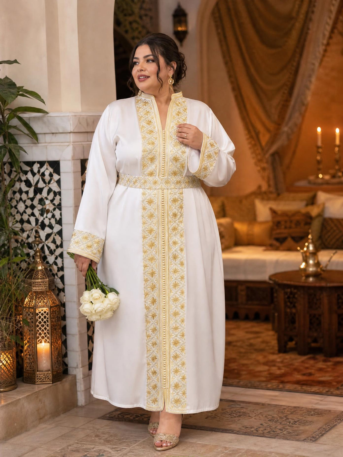 Tamara Blanc Kaftan – Robe marocaine artisanale \u2014 plus-size model